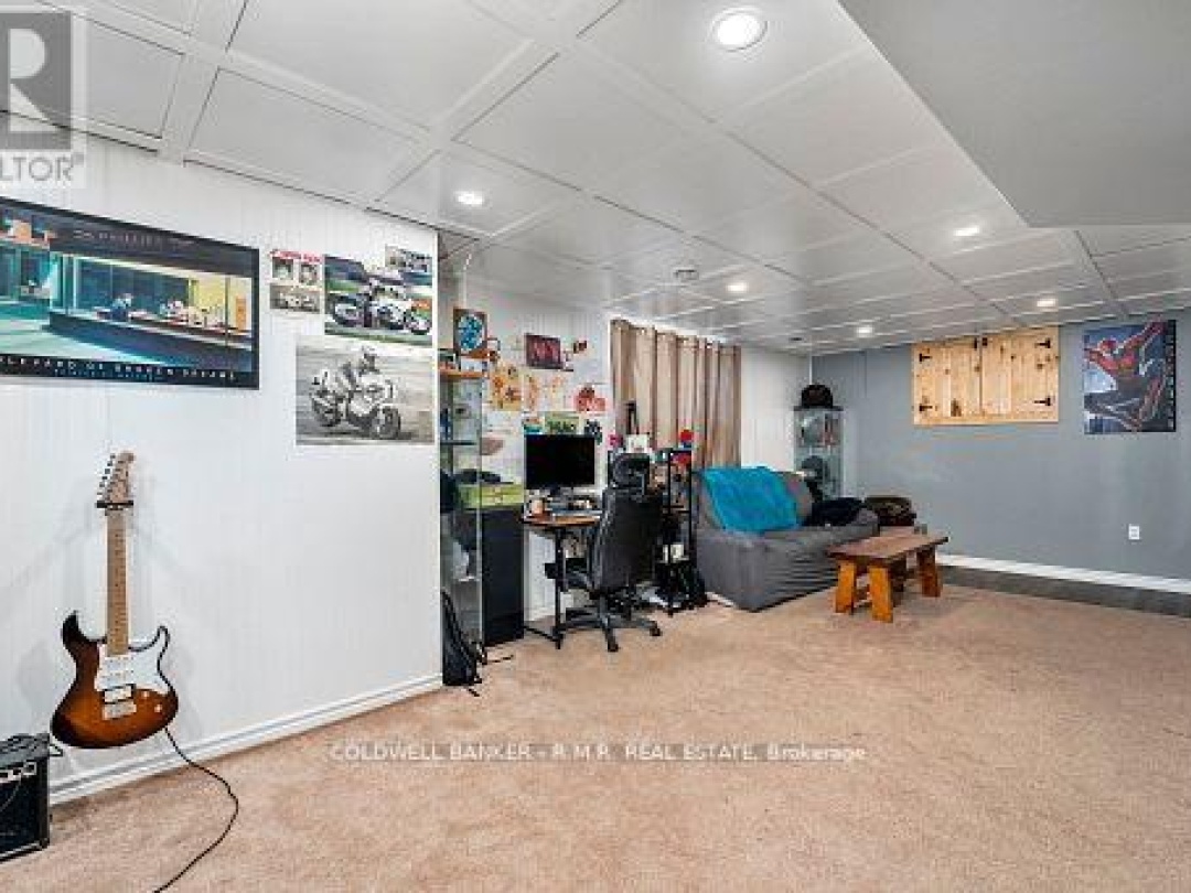 84 Pinewood Boulevard, Canal Lake