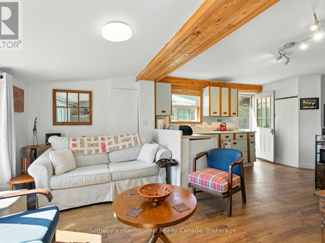 1118 SOUTH KAHSHE LAKE ROAD, 