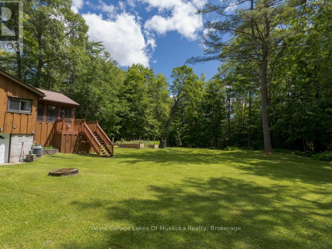 10 MUSKOKA PINES ROAD, 