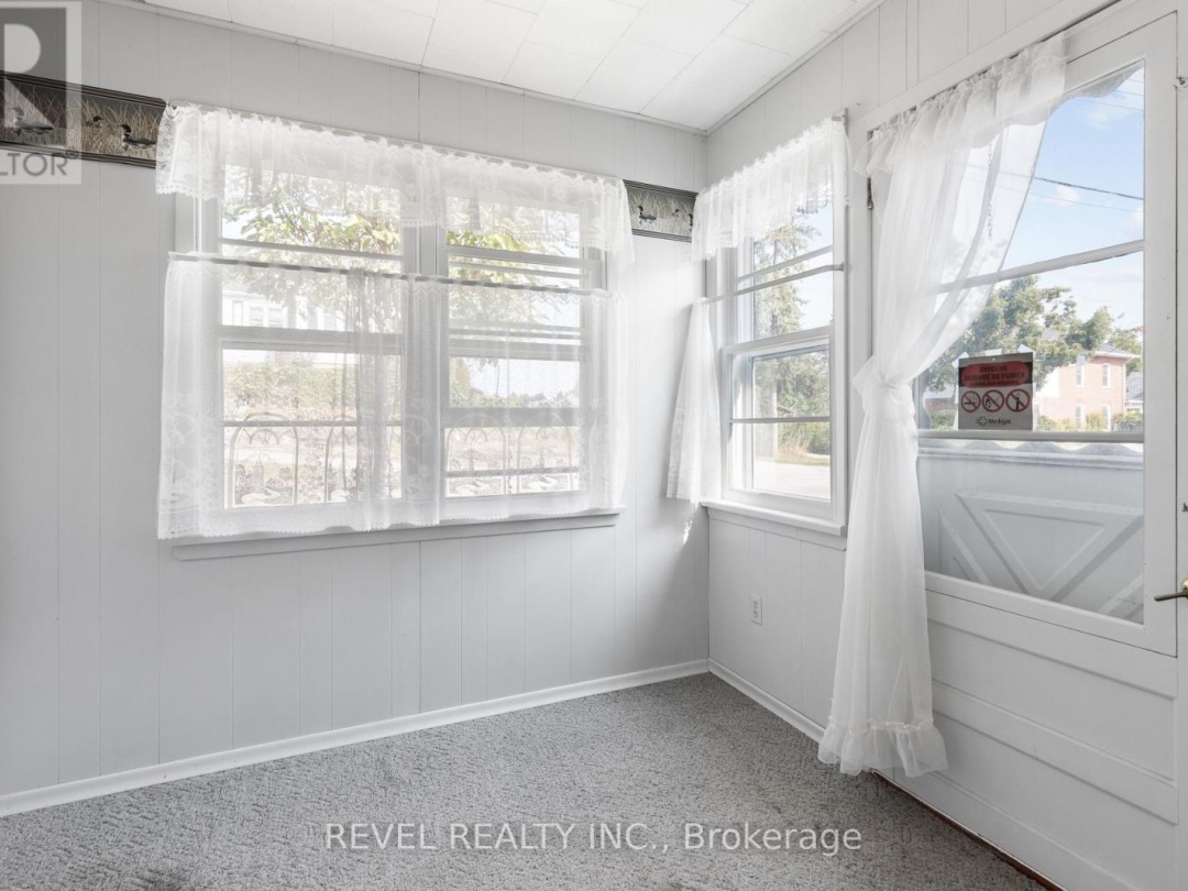 72 KING STREET W, 