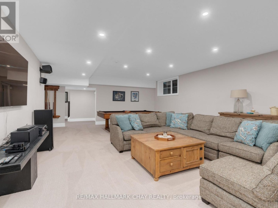 12 Thoroughbred Drive, Oro-Medonte