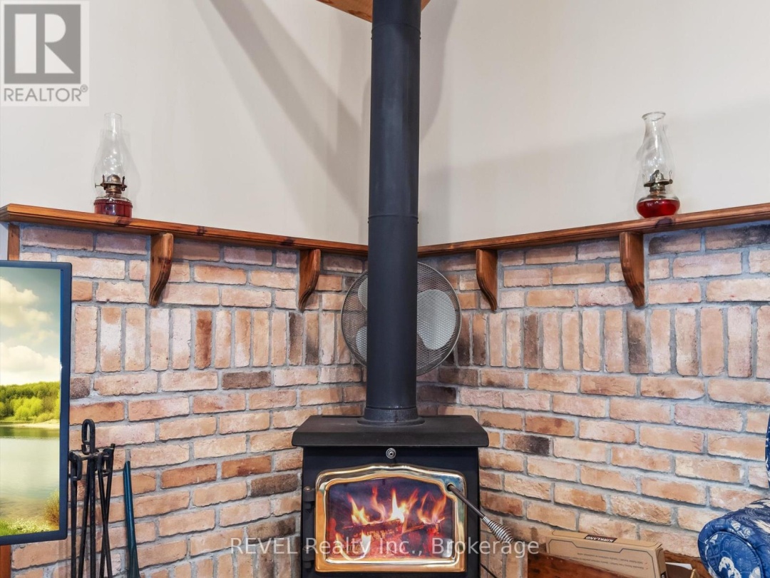 1077 Rignalls Road E, Wood Lake