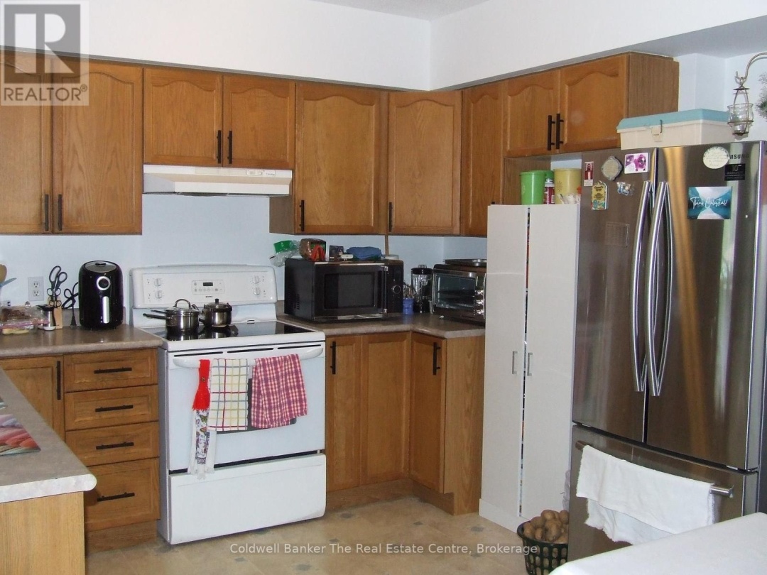 205 - 115 BOND STREET E, 