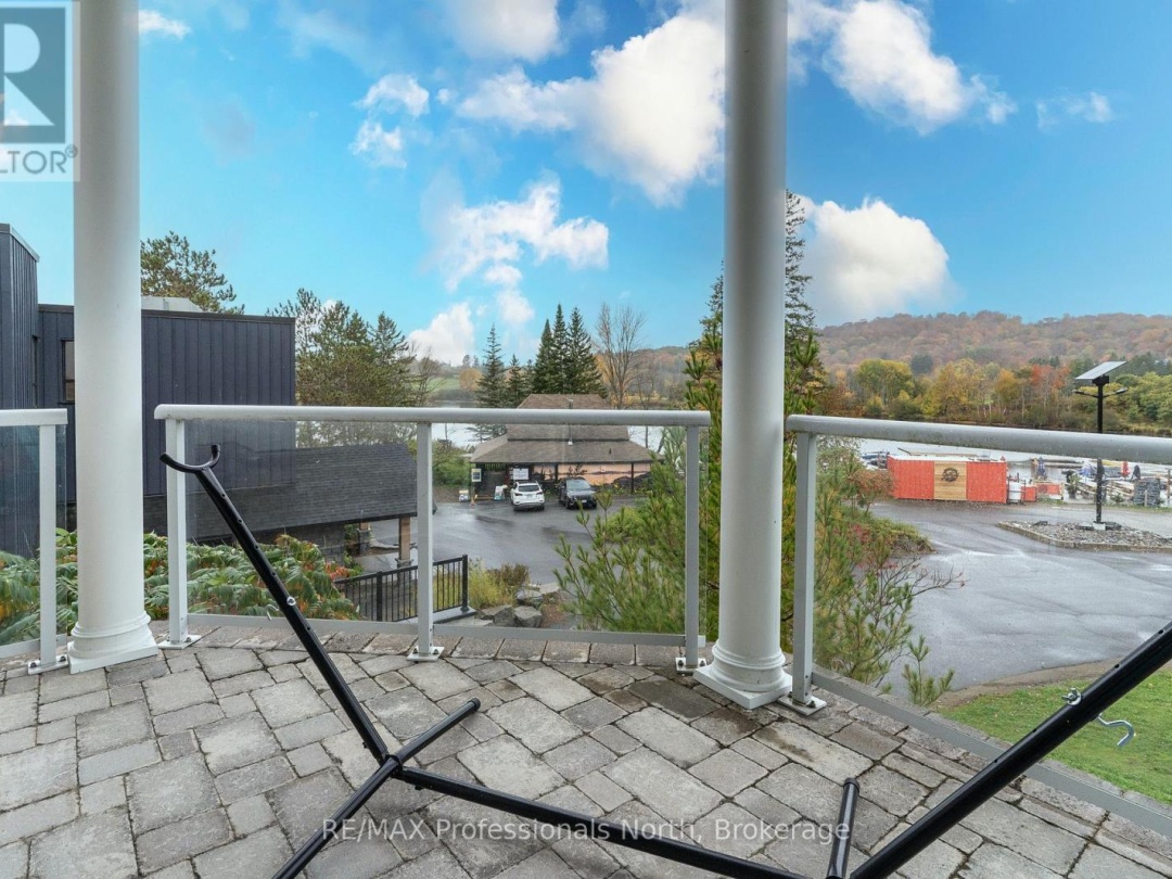 100 - 25 PEN LAKE POINT ROAD, 