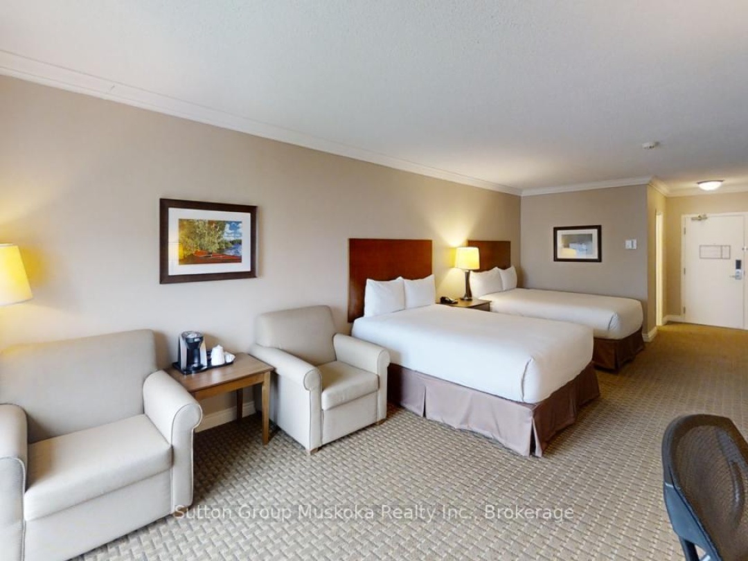 402 - 402 BAYSHORE - DEERHURST DRIVE, Peninsula Lake