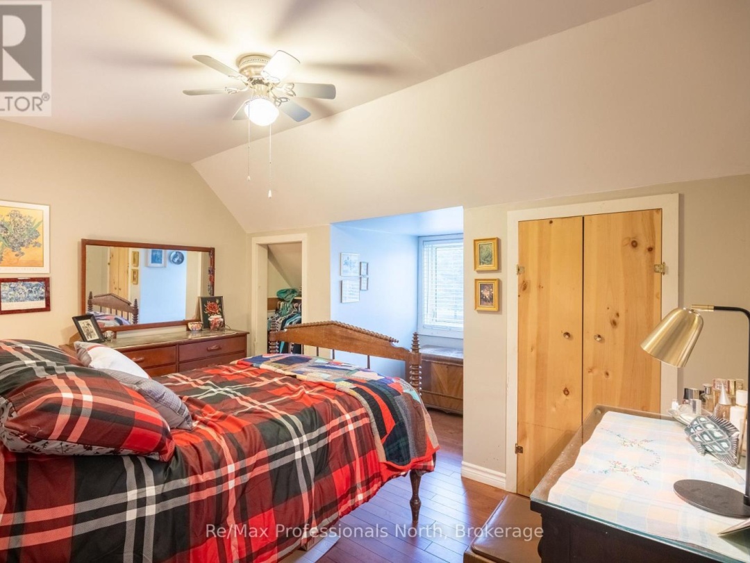80 Invergordon Avenue, Gull Lake