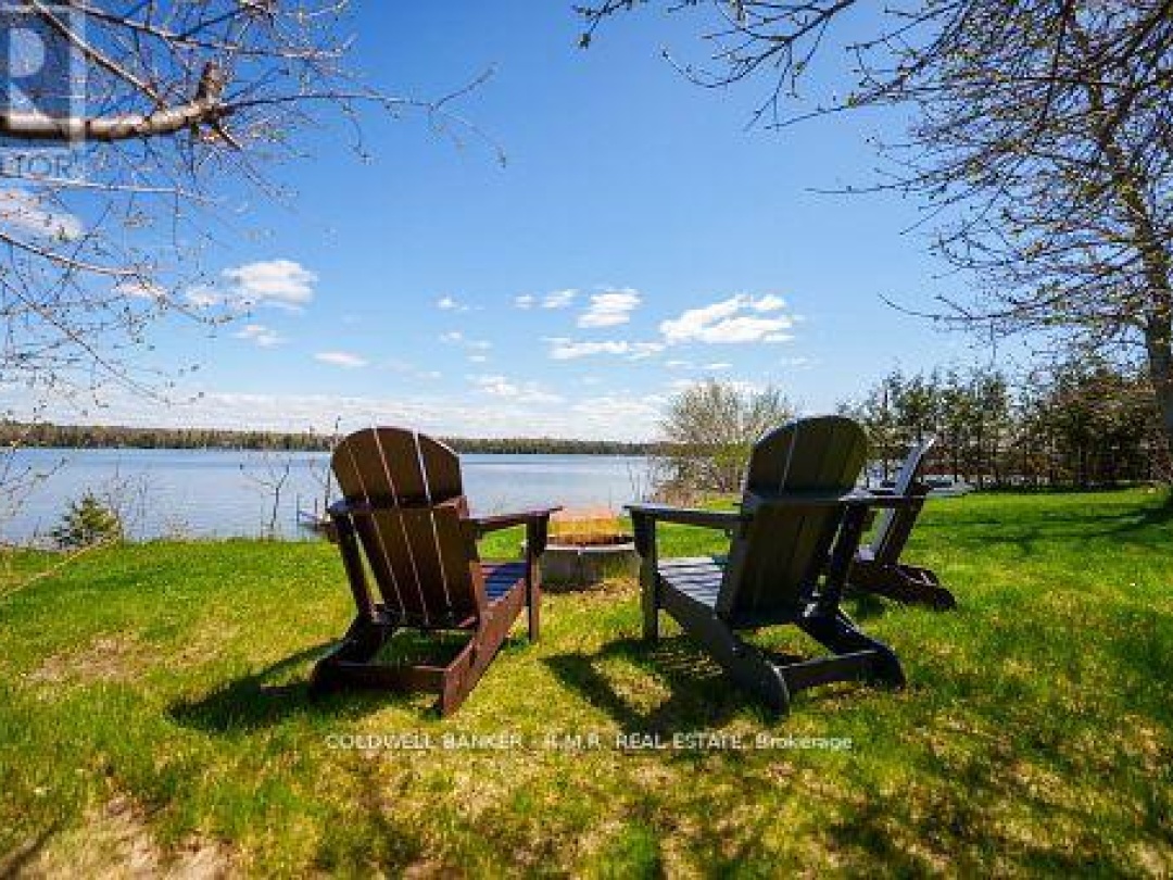 84 Pinewood Boulevard, Canal Lake