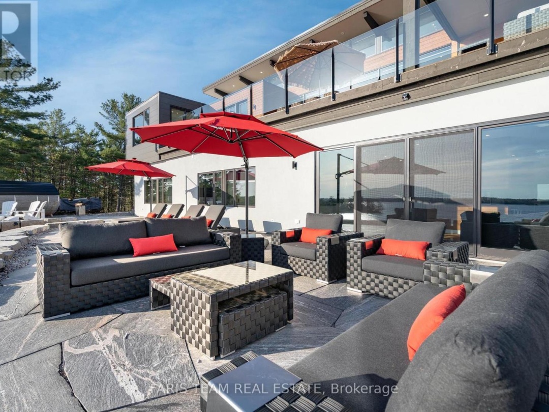 3886 East Shore Road, Gloucester Pool