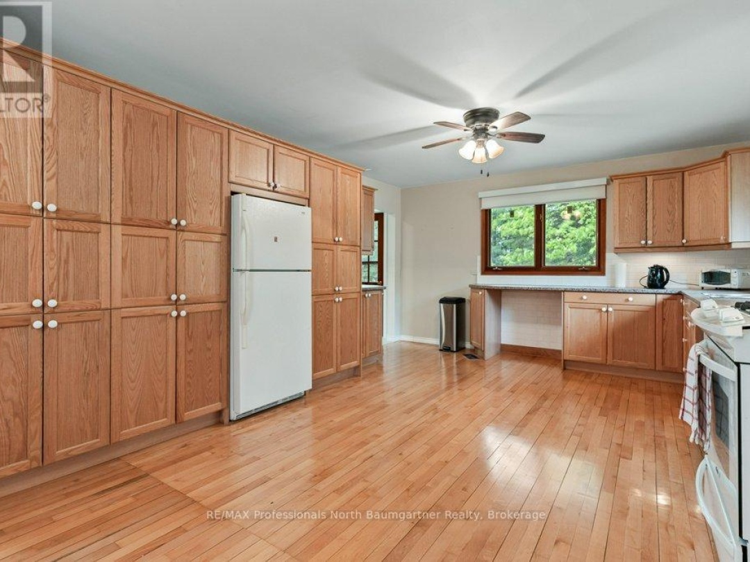 1080 Queen's Line Road, Minden Hills