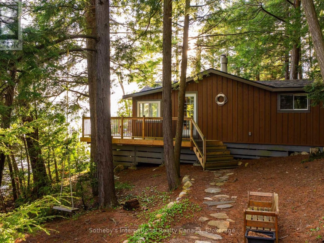 1075 ELMHURST LANE, Kennisis Lake