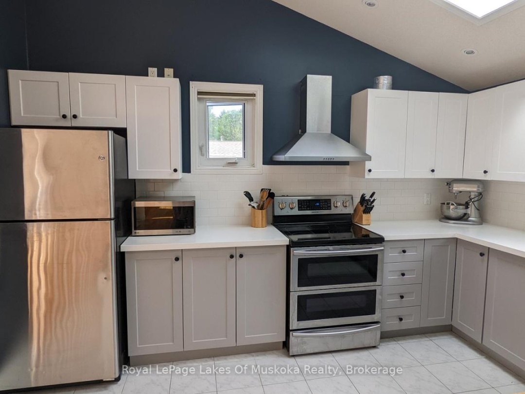 1815 Peninsula Point Road, Severn Lake