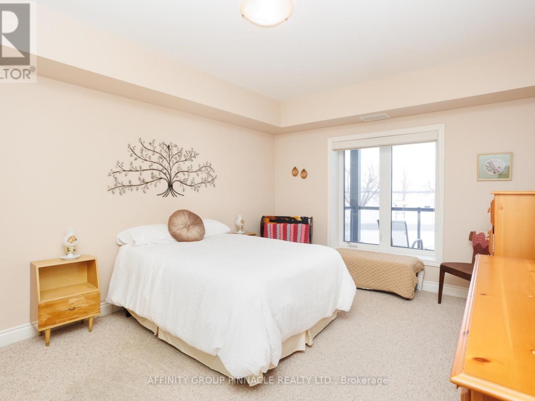 103 - 94 FRANCIS STREET W, 