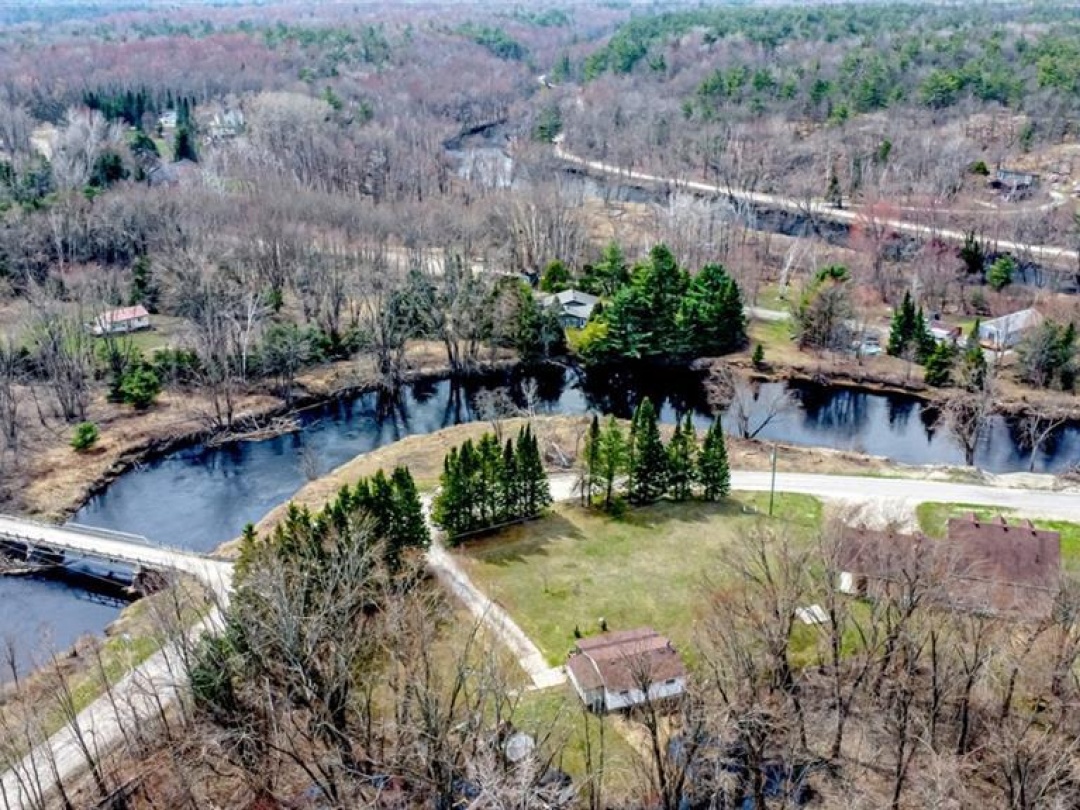 311 Black River Road, Black Lake