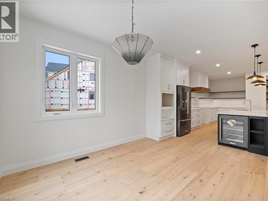 33 GLEN EAGLE Court, 