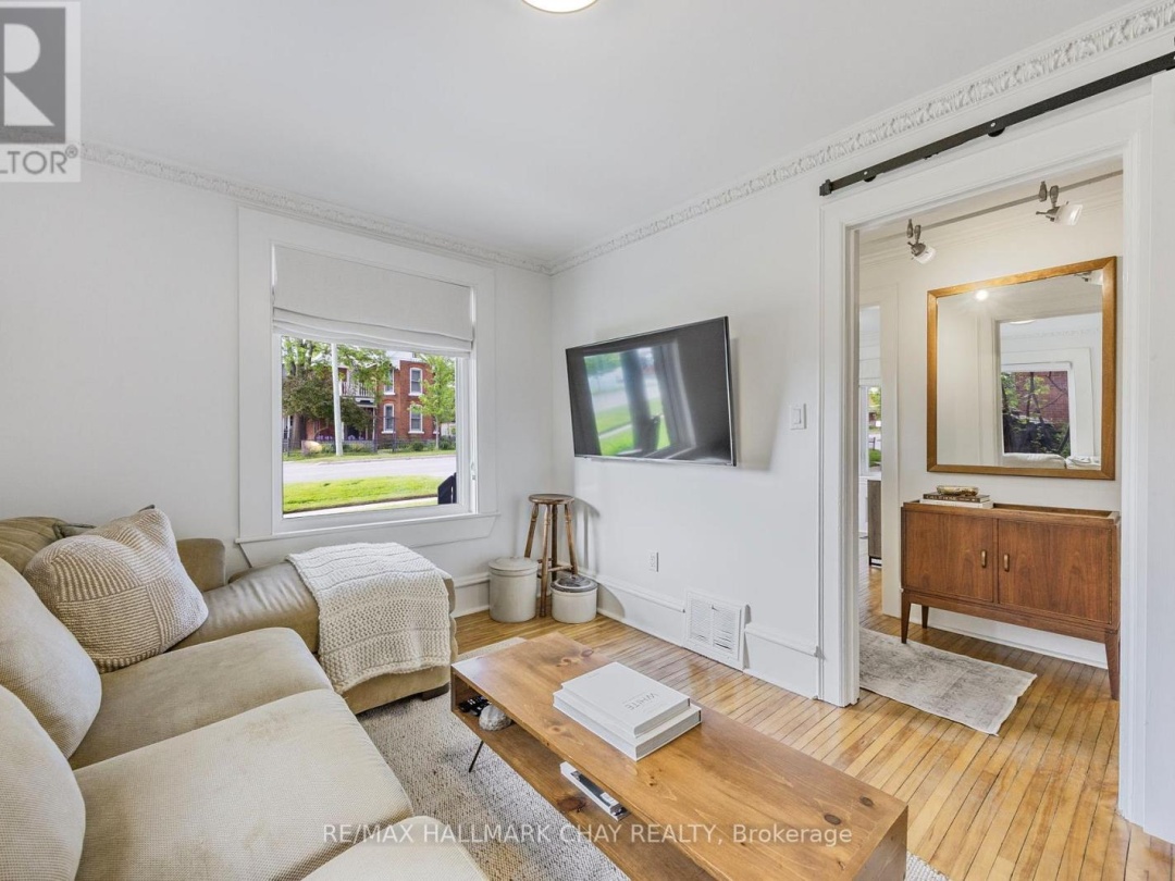 230 MISSISSAGA STREET W, 