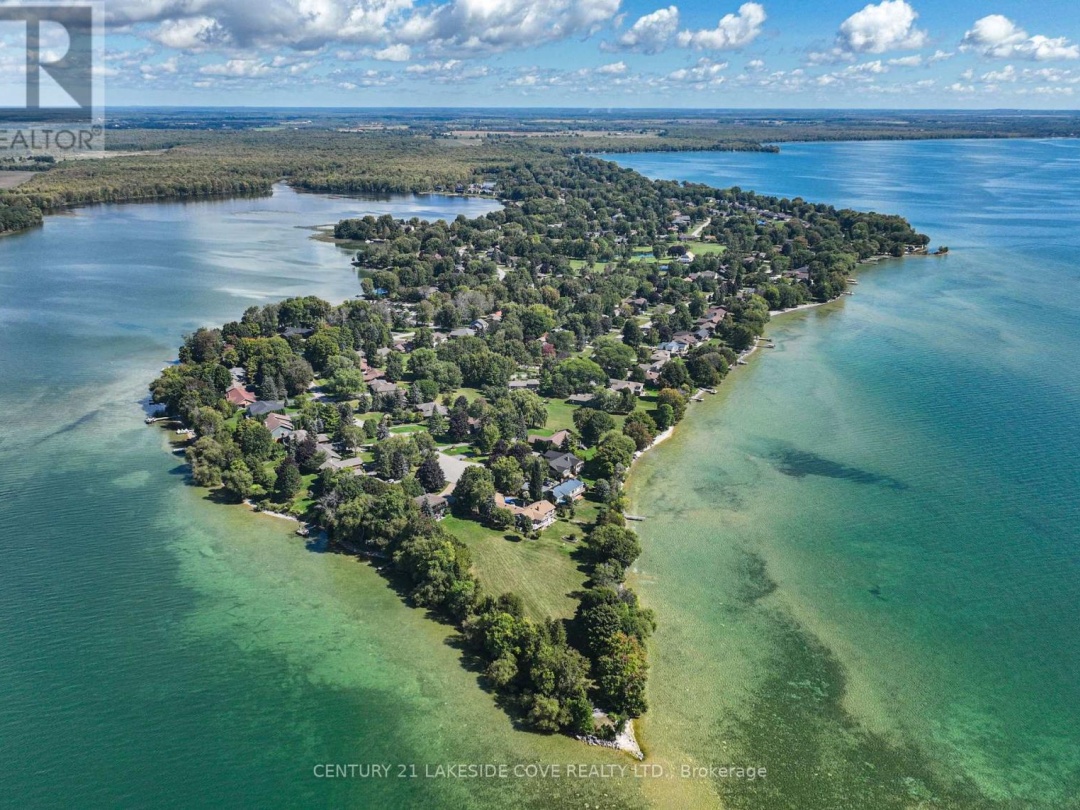 121 Bayshore Drive, Lake Simcoe