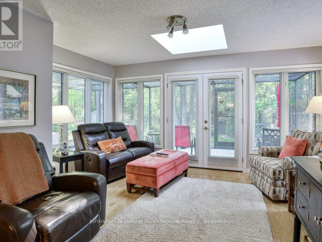21 PINERIDGE GATE E, 