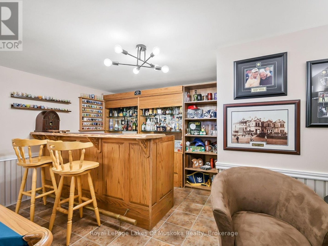 2 LESLIE DRIVE W, 