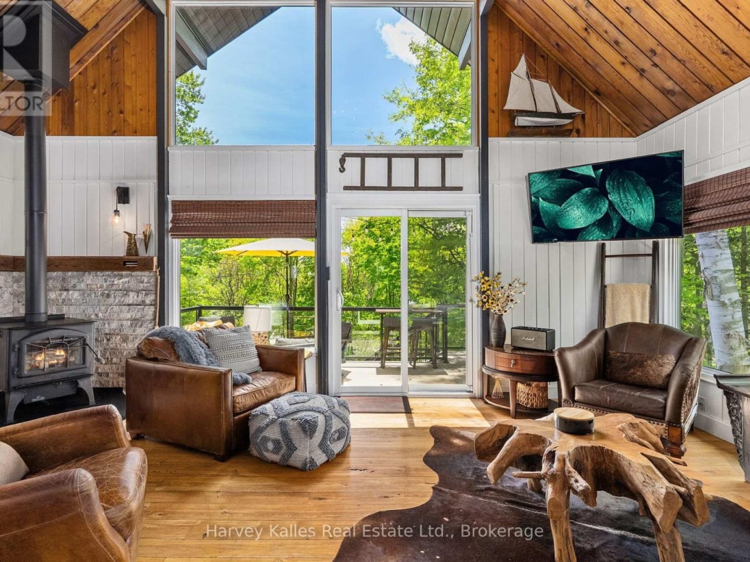 157 Chalet Crescent, Peninsula Lake