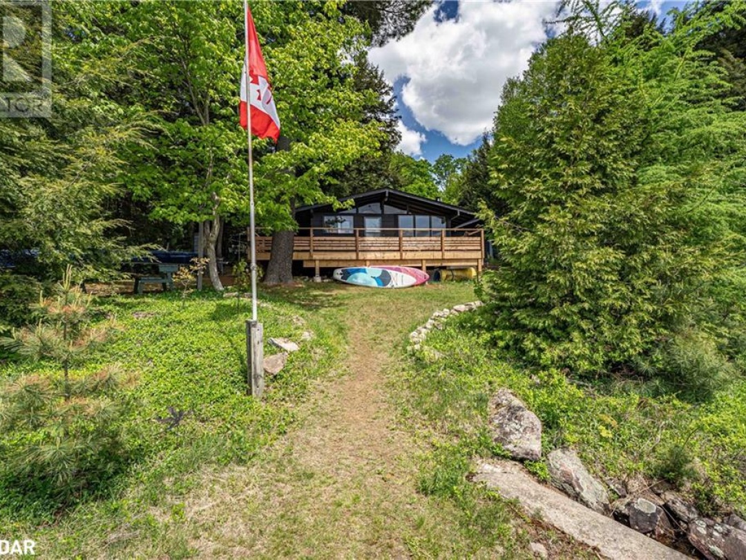 228 Macbeth Island Island, Wood Lake