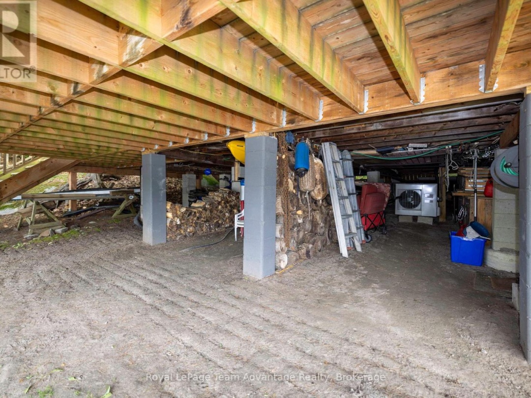 24 B717 ISABELLA ISLAND, 