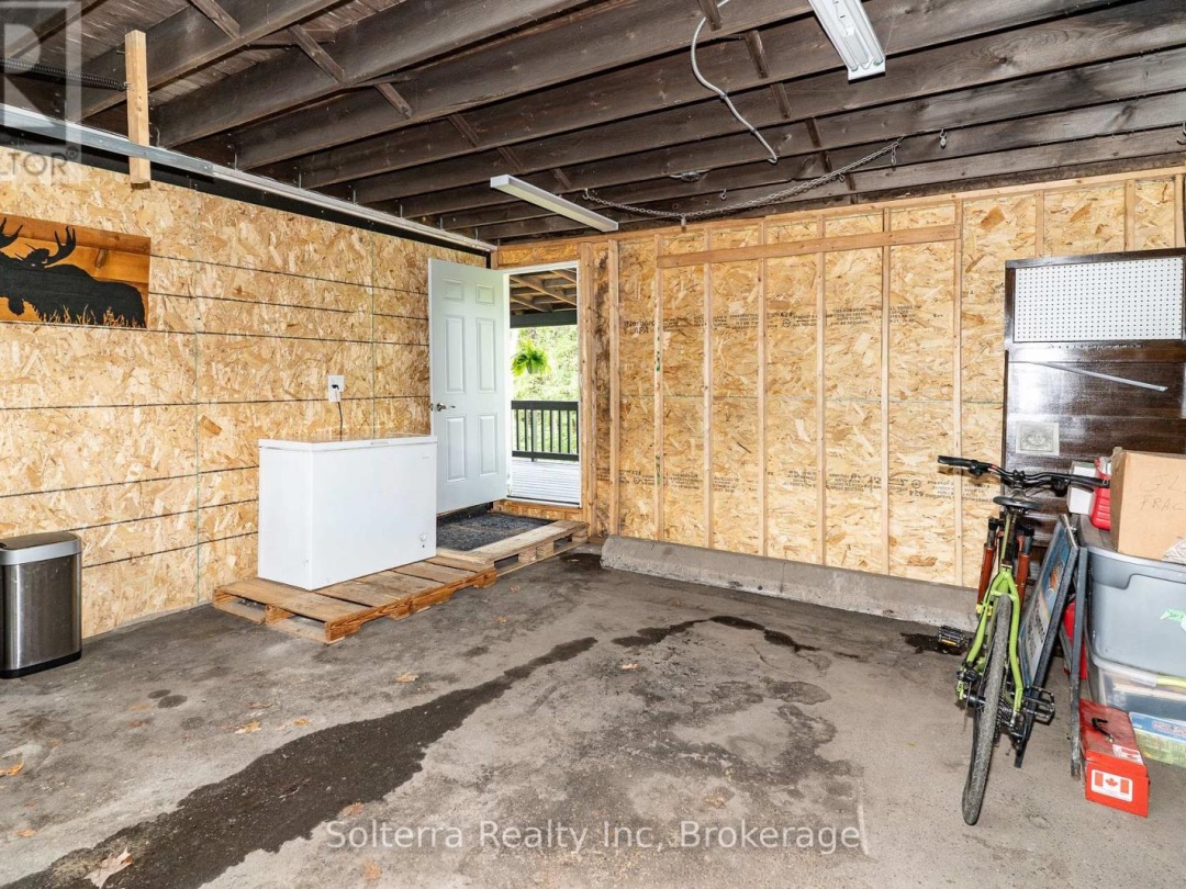 160 WAGNER ROAD W, 