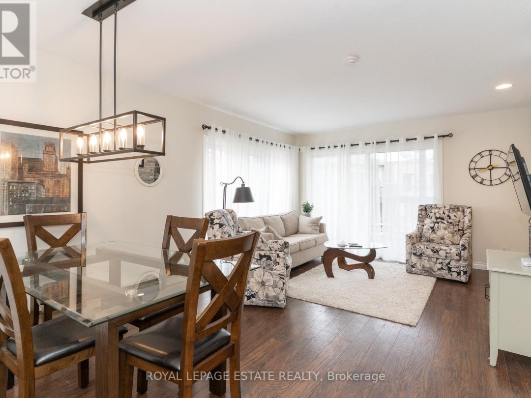 201 27 Deerhurst Drive, Peninsula Lake