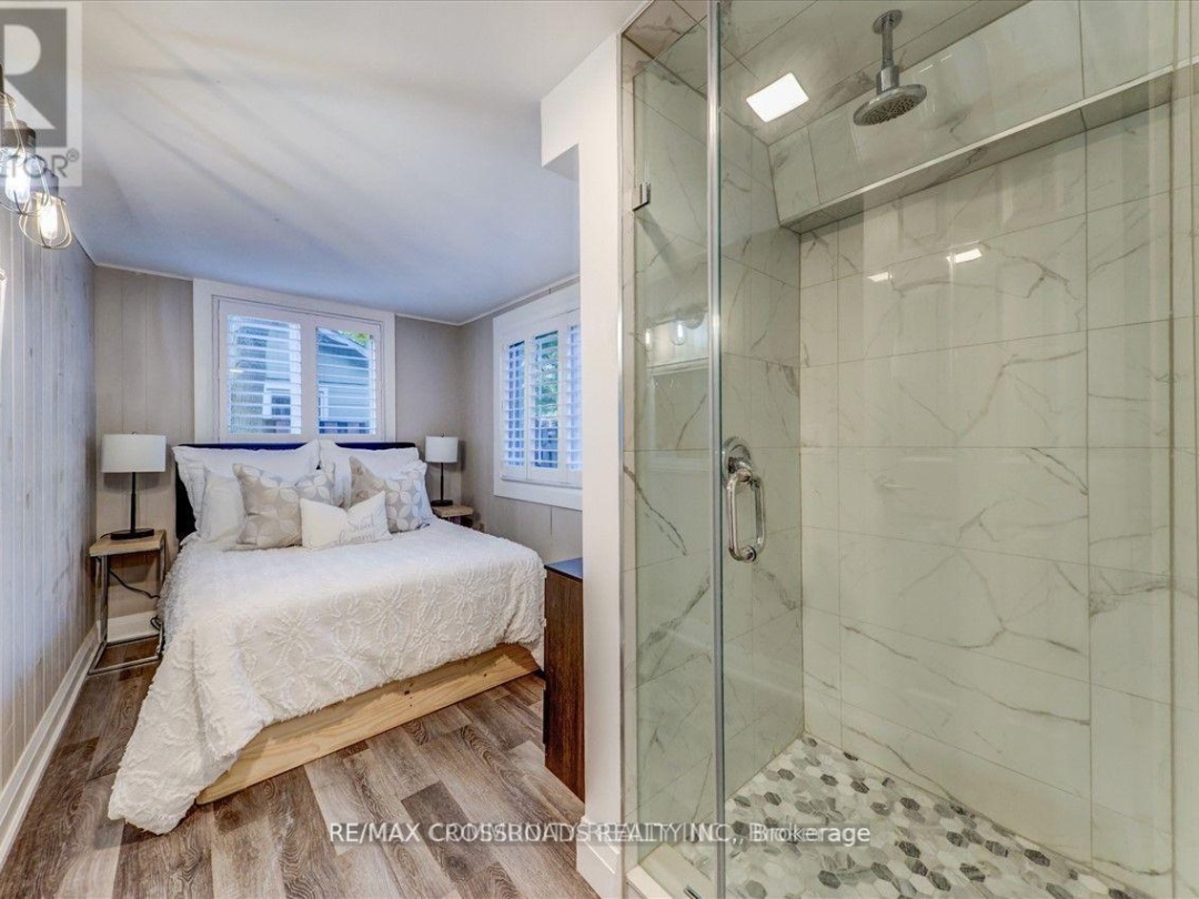5794 Victoria Park Road, 