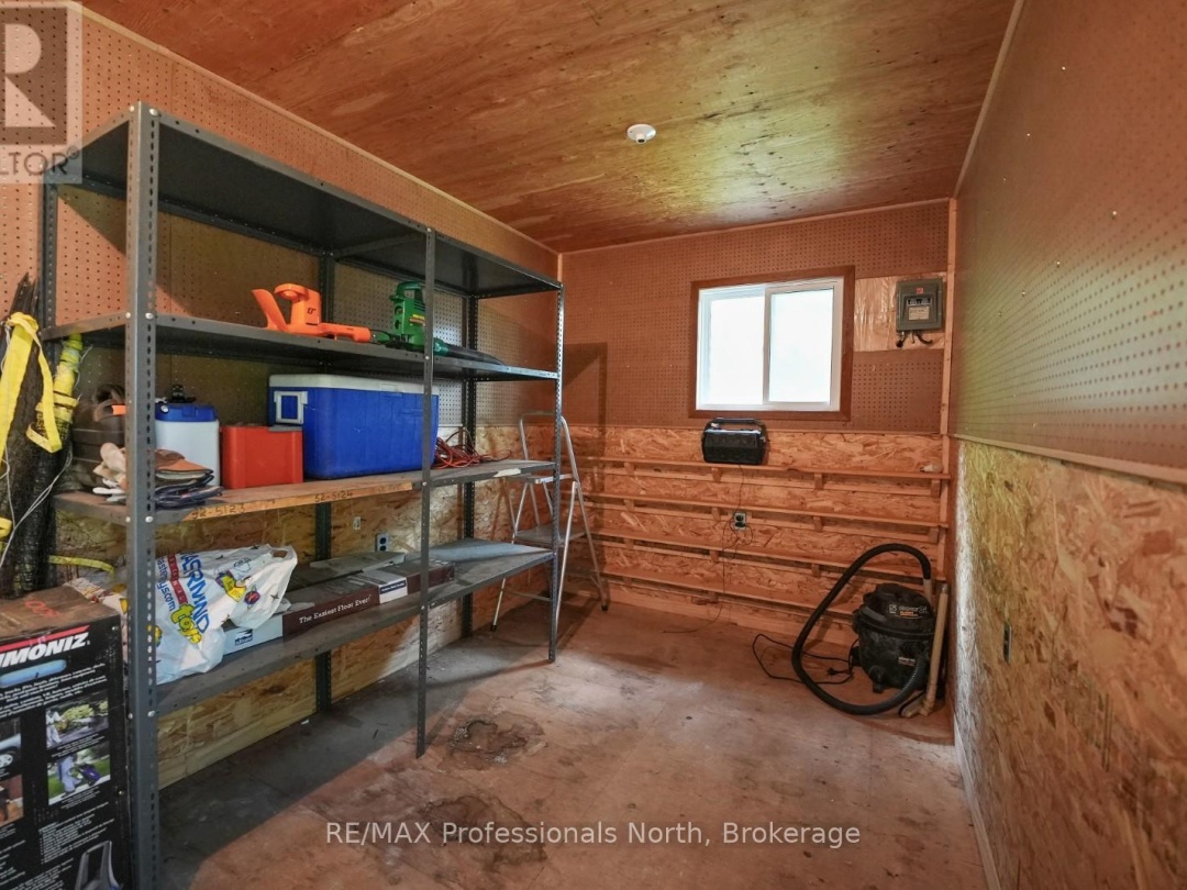 1279 ENGLISH CIRCLE, 