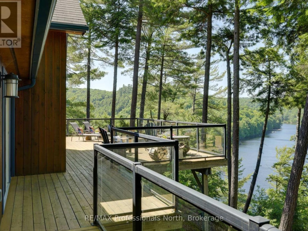 1055 BOXSTOVE POINT TRAIL, 
