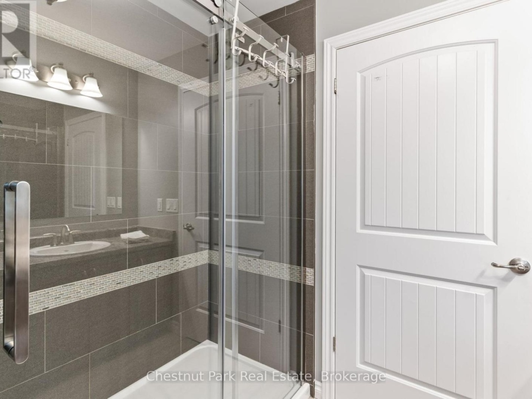 5989 KENNISIS LAKE ROAD, Kennisis Lake