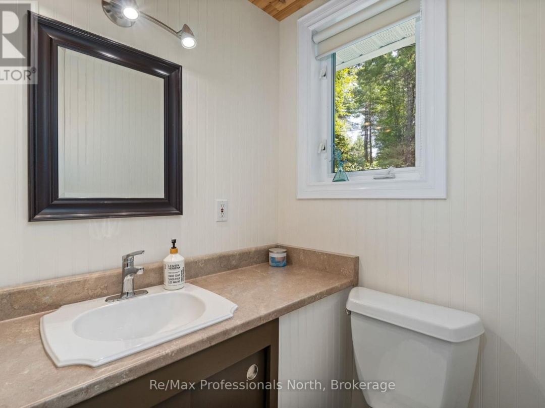 1020 Road 2000, Muldrew-south Lake