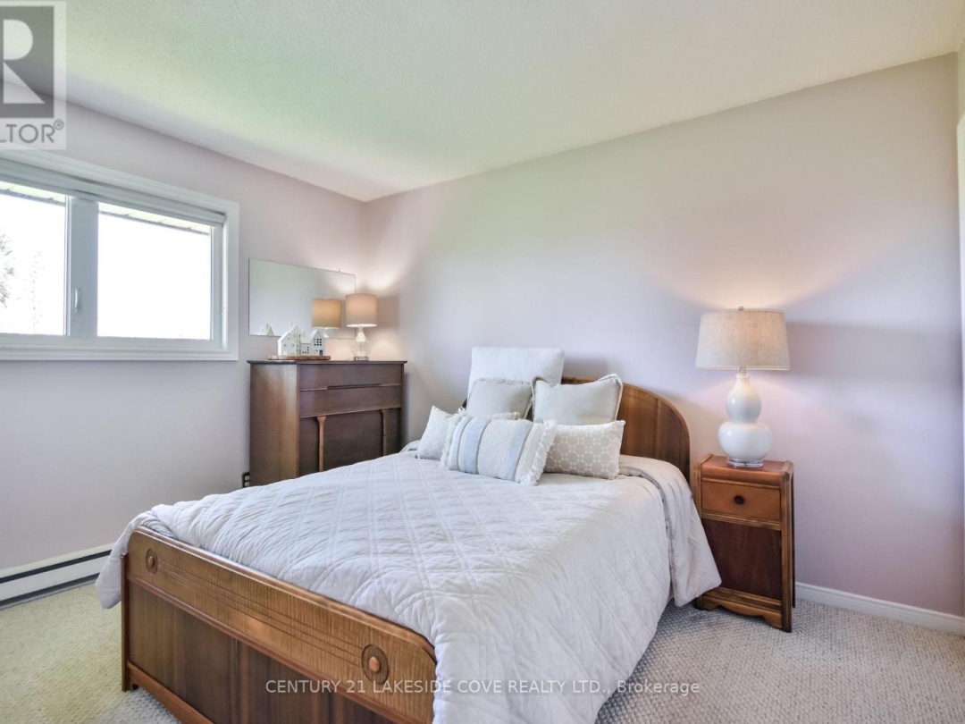 121 Bayshore Drive, Lake Simcoe