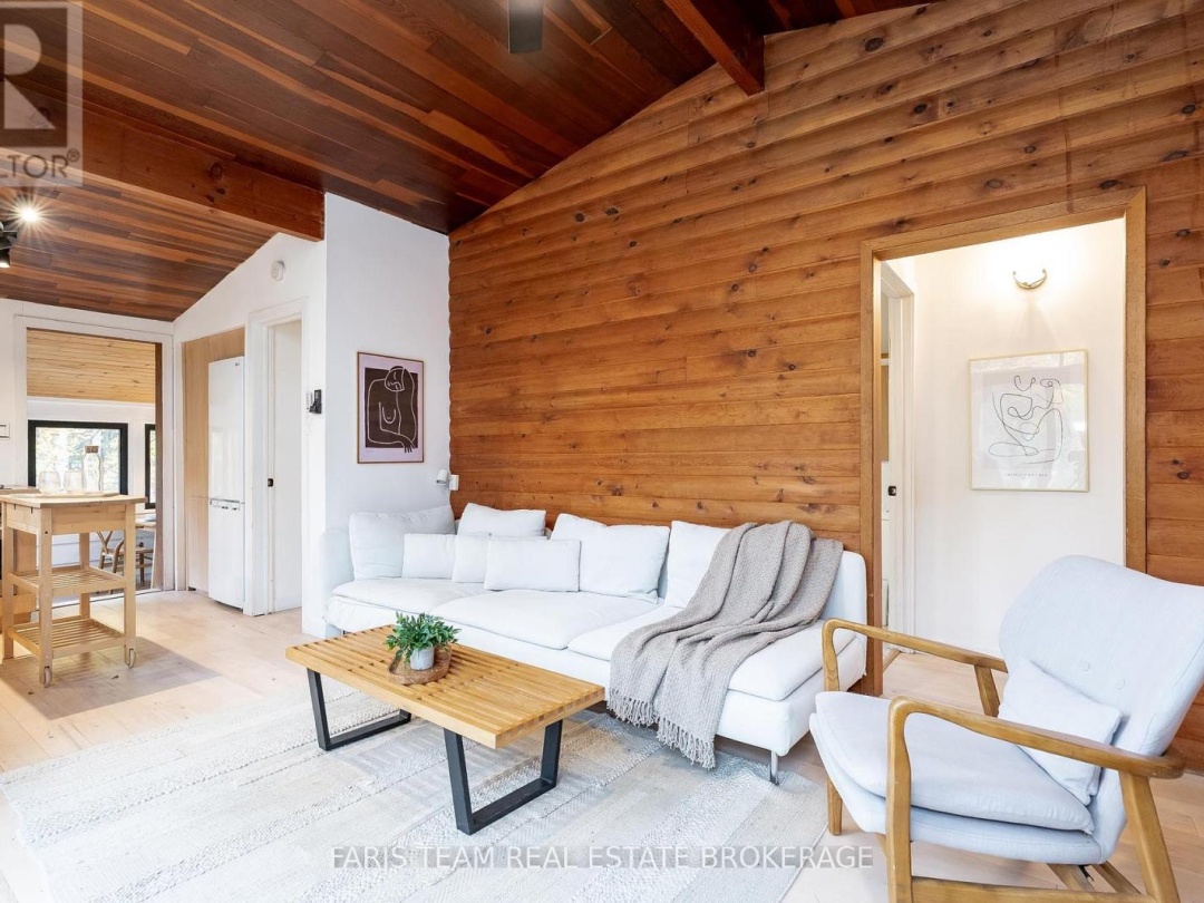 7475 ISLAND CRESCENT, 