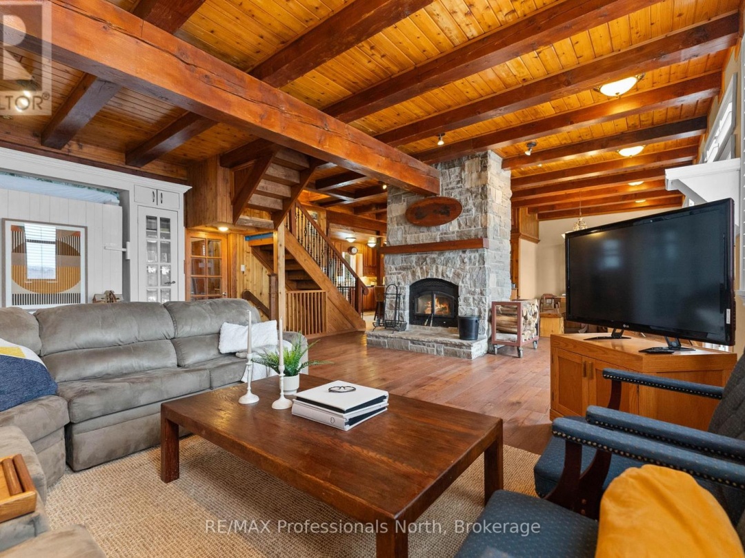 1307 Watts Road W, Kennisis Lake