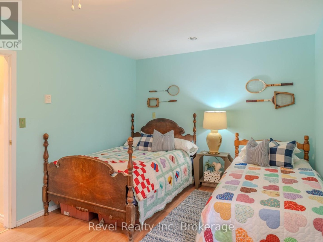 14 Swallow Road, Miller Lake