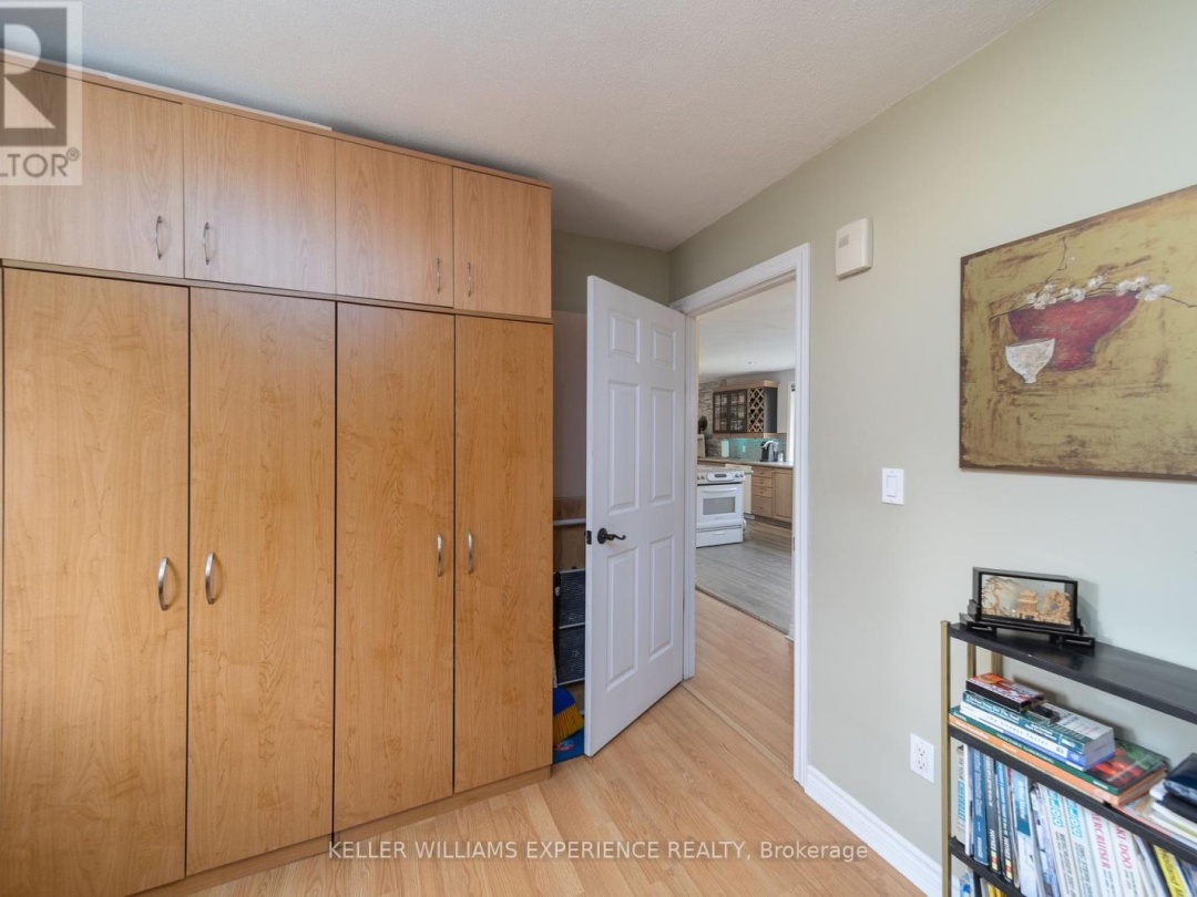 1936 Peninsula Point Road, Sparrow Lake