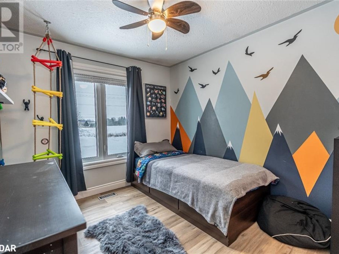285 WARMINSTER Sideroad, 
