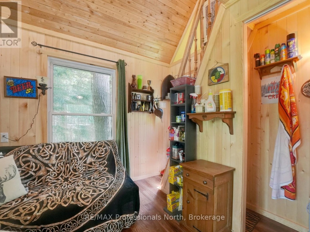 1279 ENGLISH CIRCLE, 