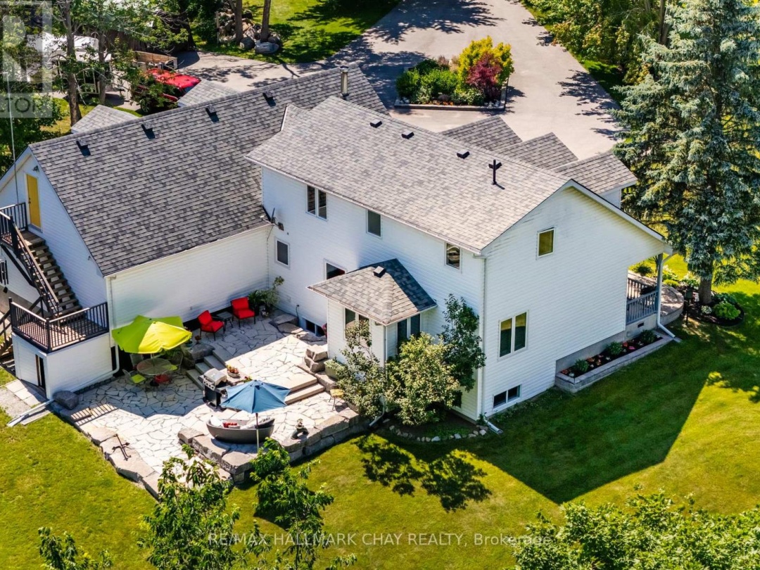 403 MOONSTONE ROAD E, 
