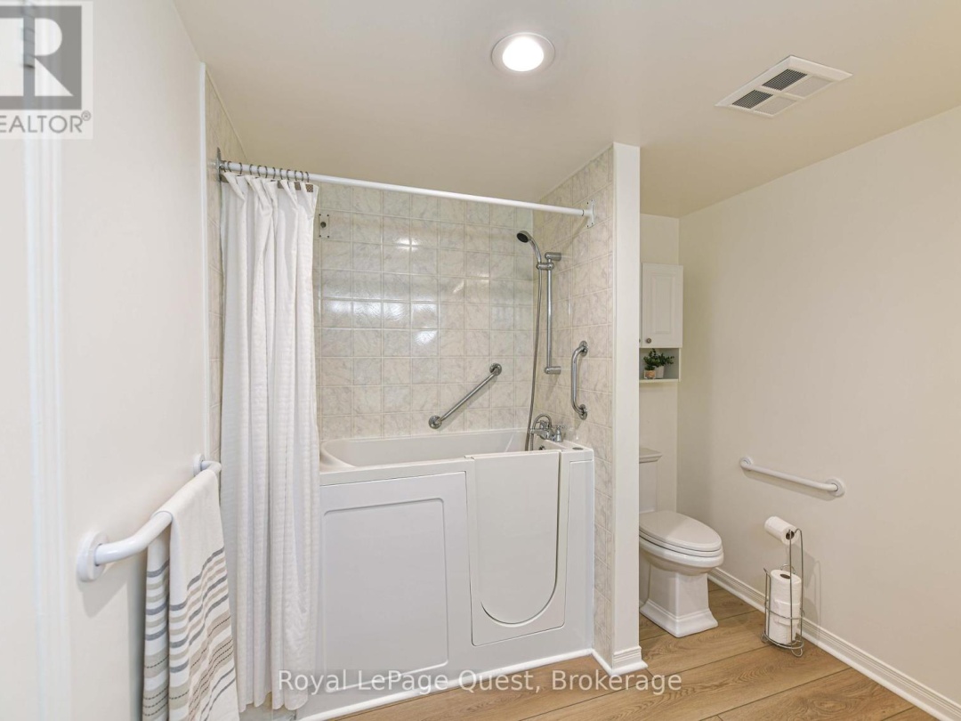 208 - 20 MUSEUM DRIVE, 