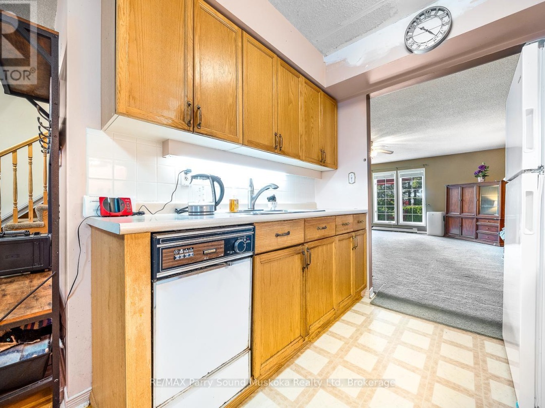 18 GEORGIAN BAY AVENUE, 