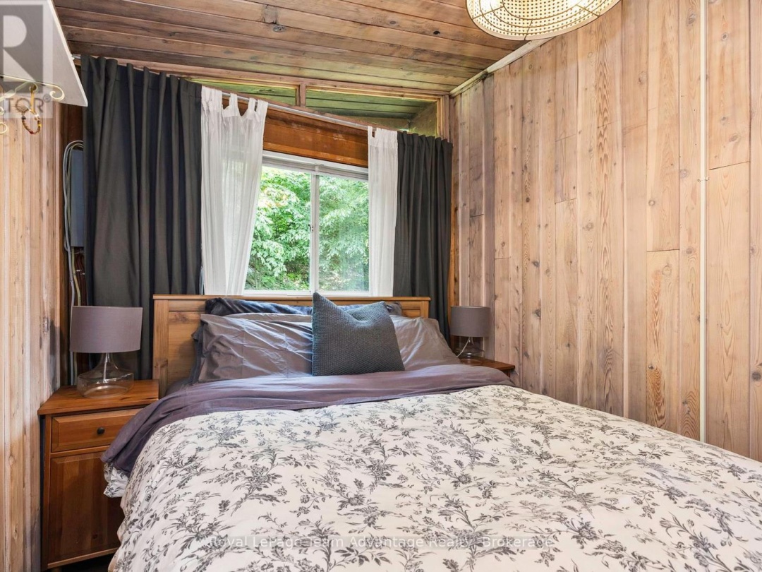 24 B717 ISABELLA ISLAND, 