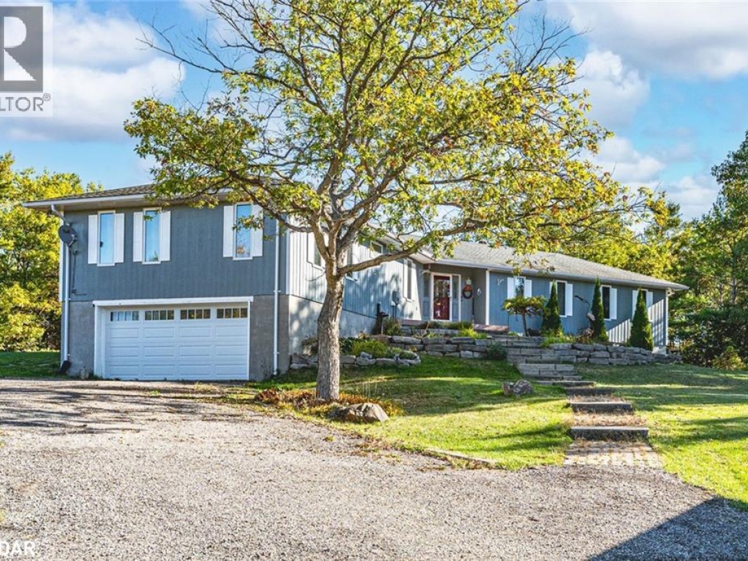 1564 HONEY HARBOUR ROAD, 