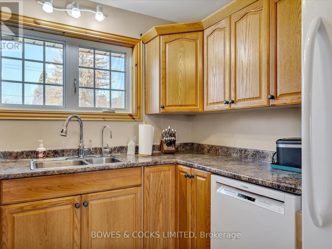 240 Lakeshore Drive, Pigeon Lake
