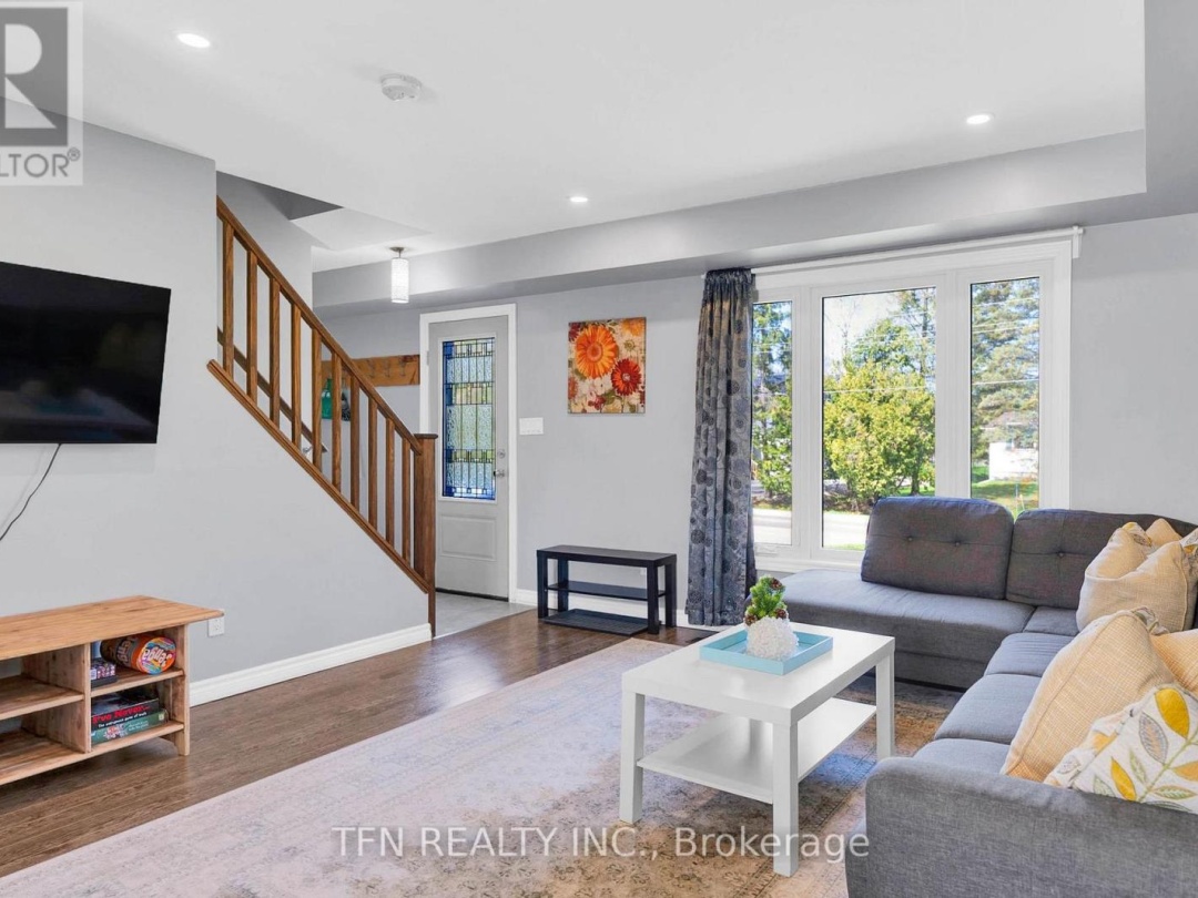4 PINEWOOD BOULEVARD, 
