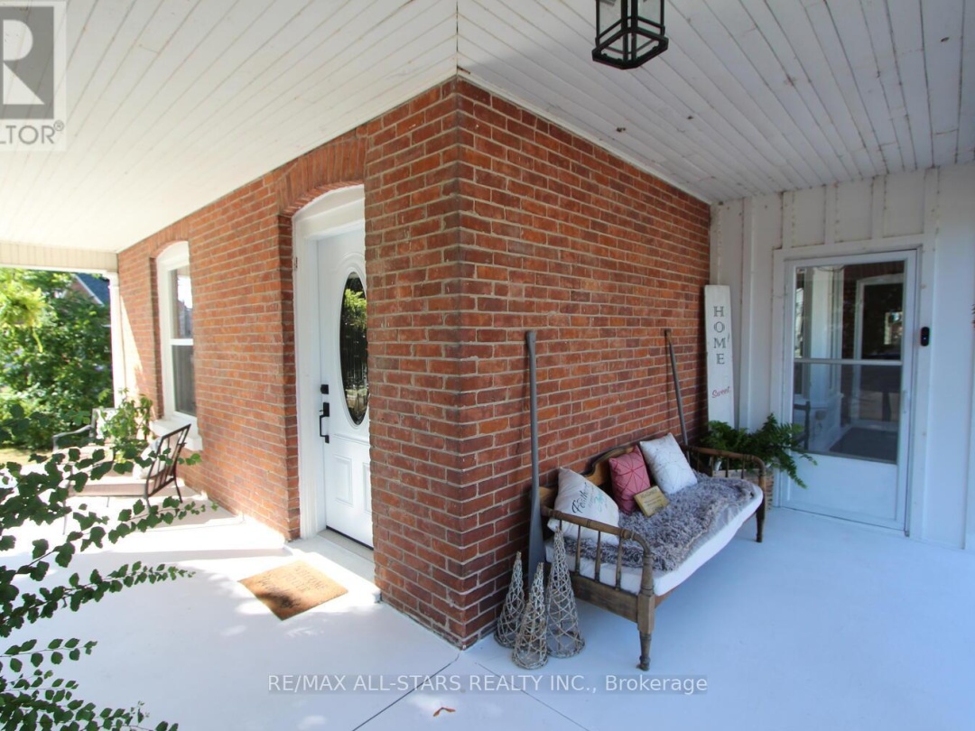 21 FRANCIS STREET E, 