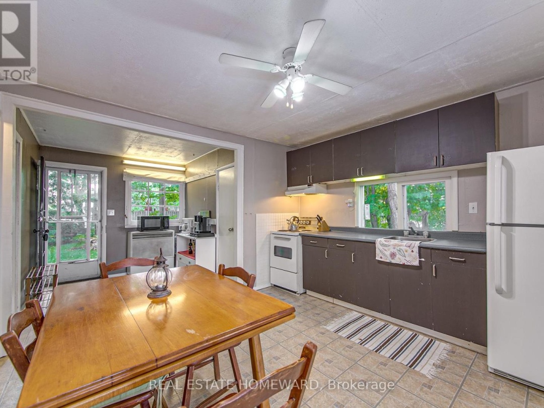 1046 Bea Dale Lane, Sparrow Lake