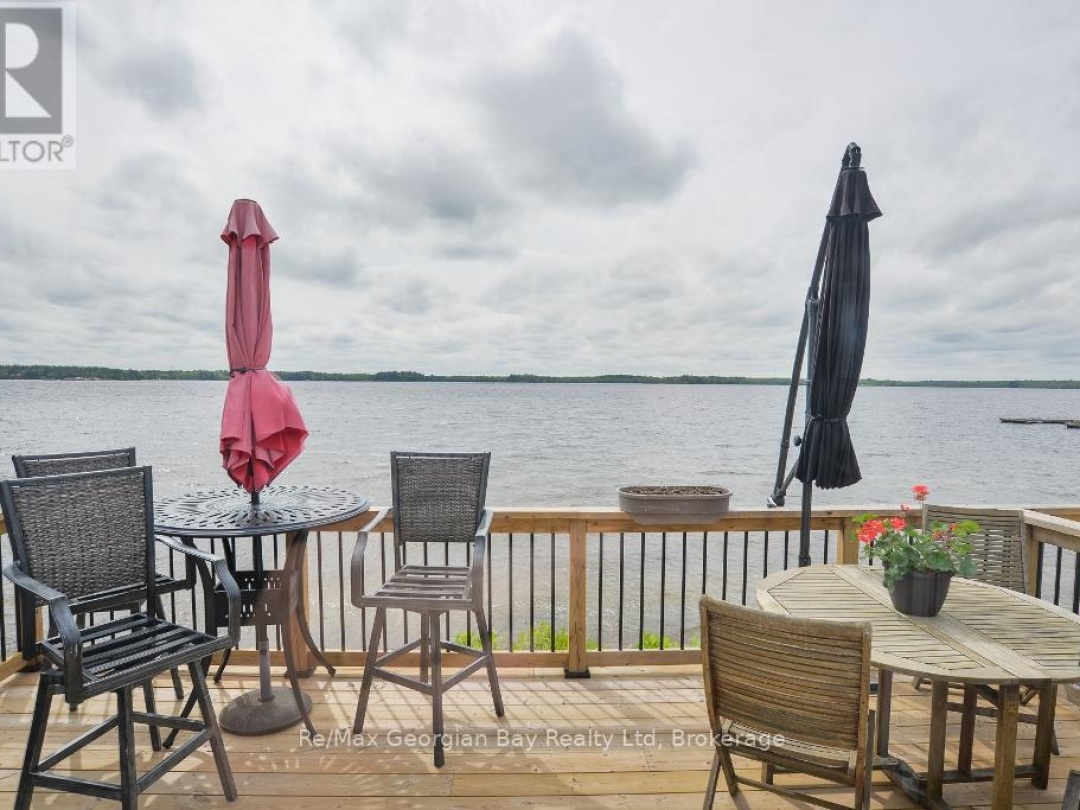 BEACH CHALET #3 - 1230 GRANDVIEW LODGE ROAD, 