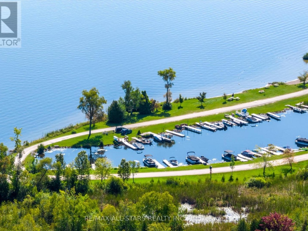 369 The Captain's Cor, Pigeon Lake